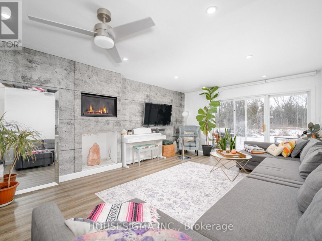 19 - 4 PARADISE BOULEVARD, 