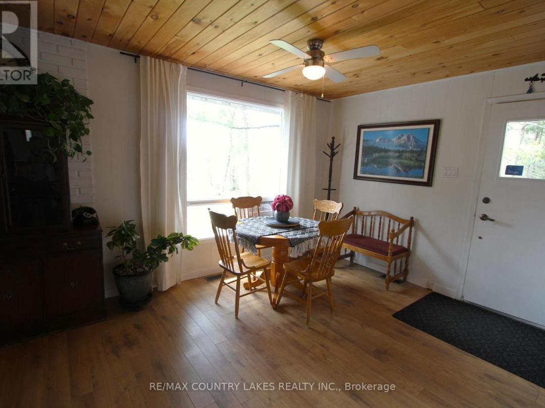 31 HILLCREST AVENUE, Mitchell Lake