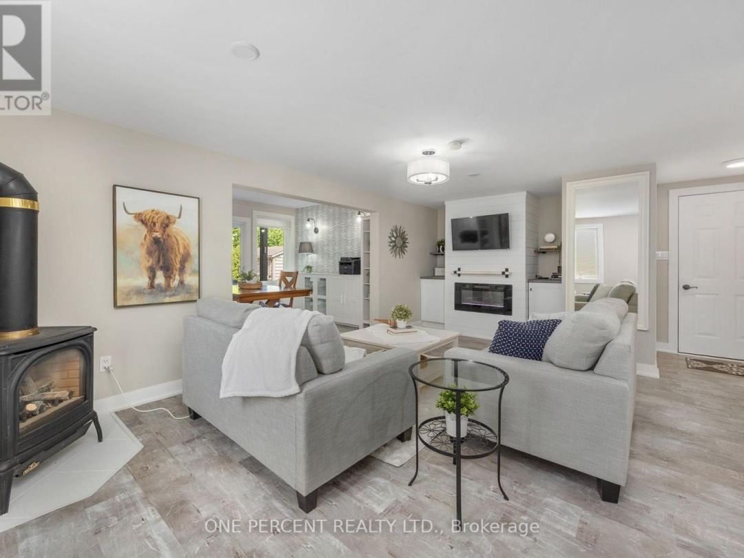 406 PETER STREET N, 