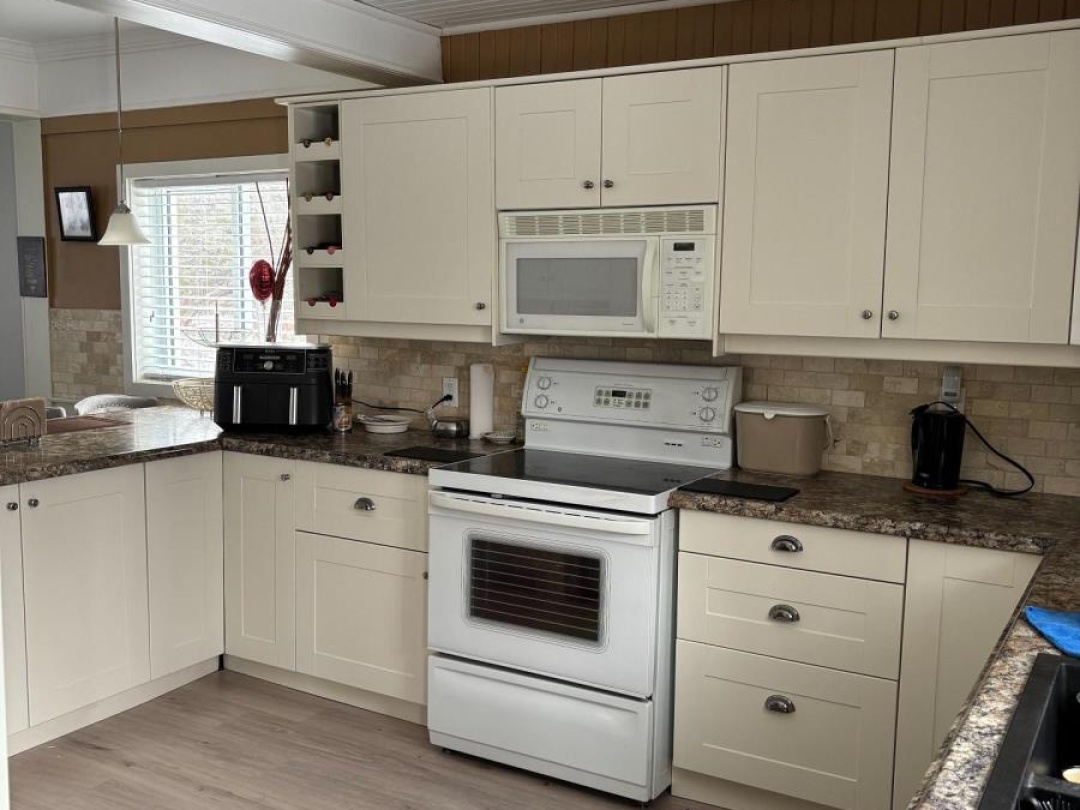 15 PLEASURE STREET, Sturgeon Lake