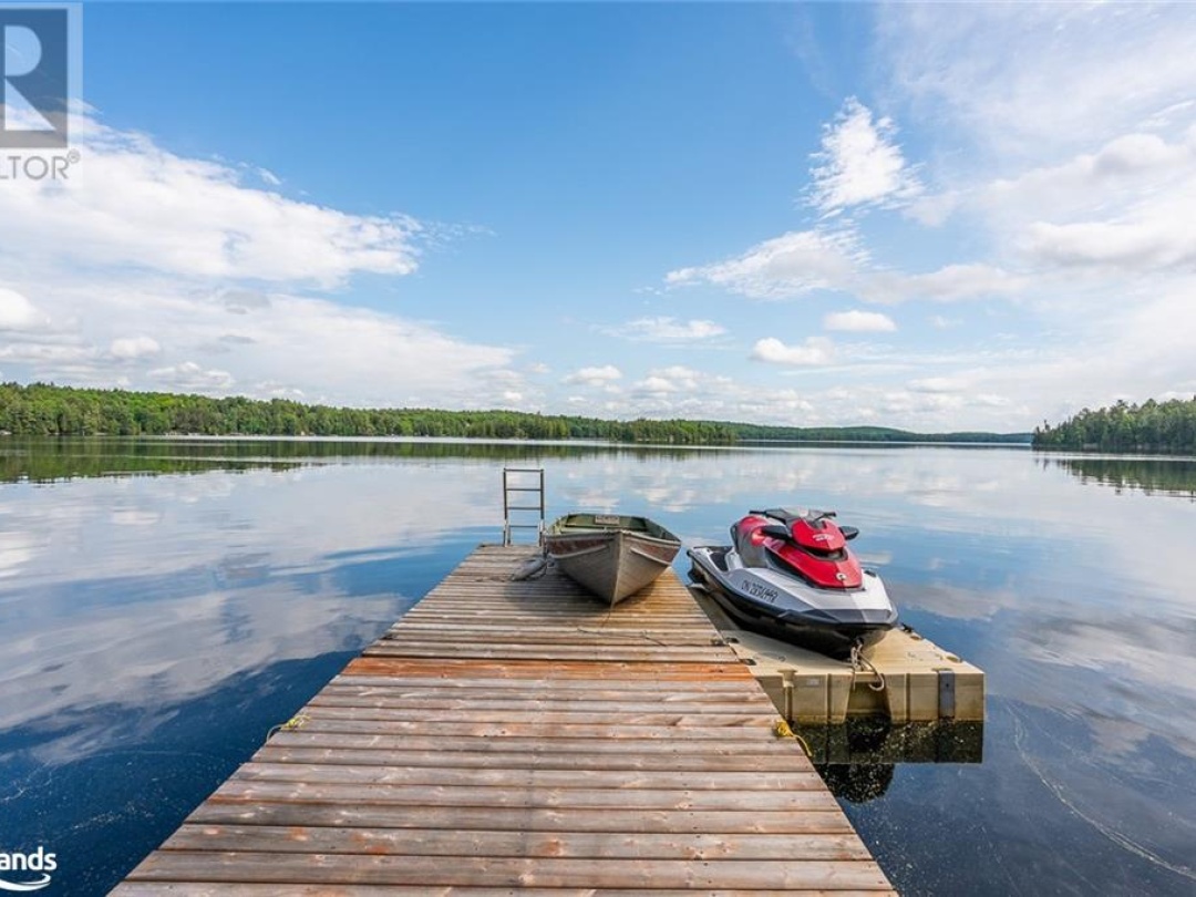 1107 Pine Point Road, Kennisis Lake