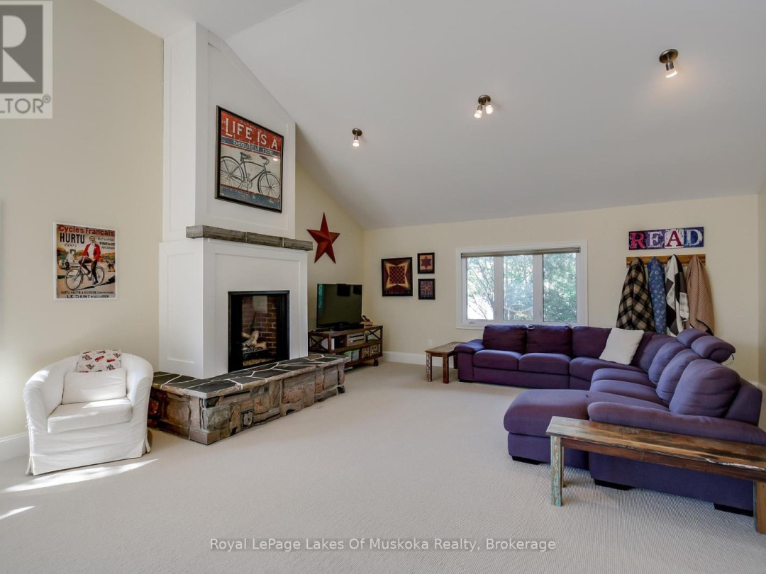 230 ECCLESTONE DRIVE, Bracebridge (Macaulay)