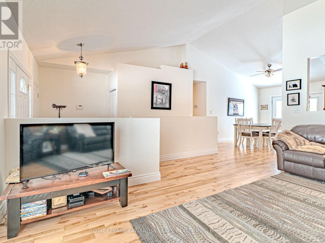 914 COUNTY RD 49, Trent Lakes