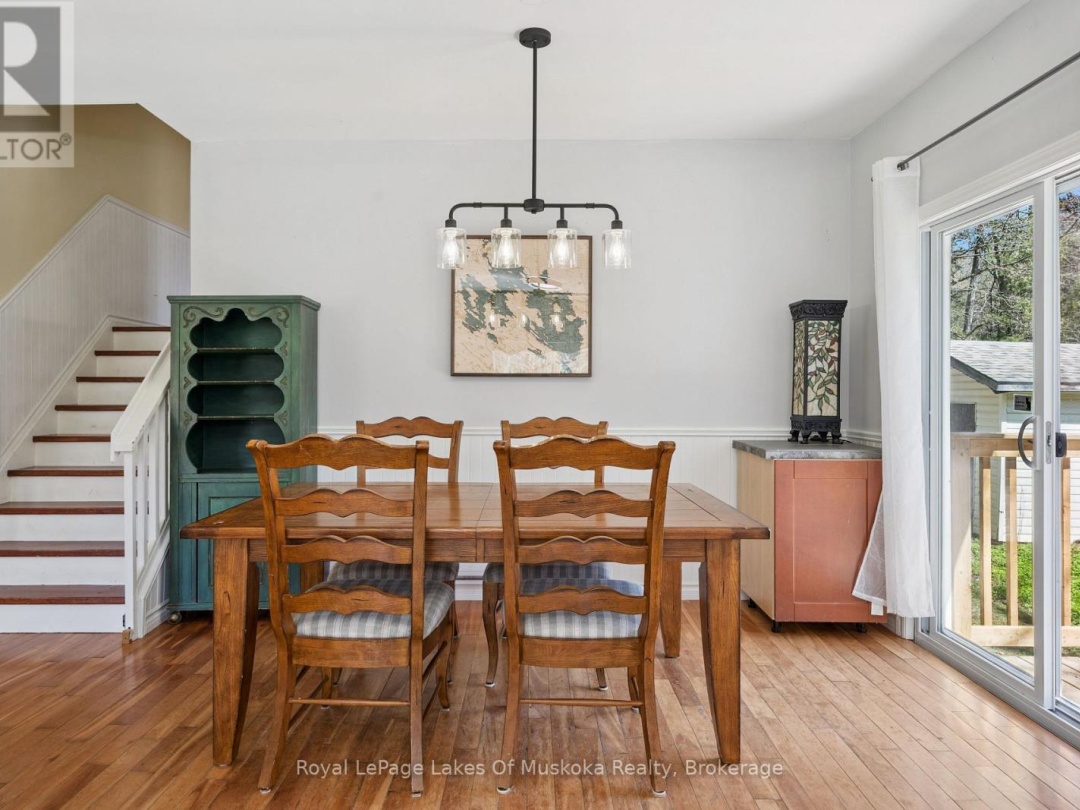 1052 OLD FALKENBURG ROAD, Bracebridge (Macaulay)