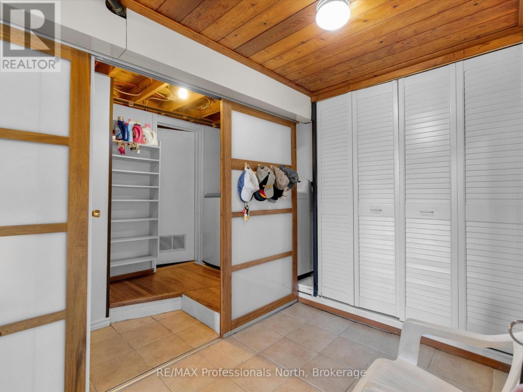 1122 PINE LAKE SHORES ROAD, 