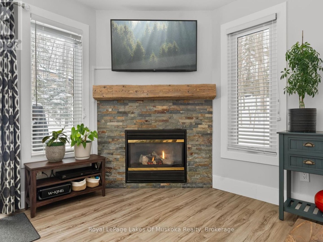 4 - 1551 HIDDEN VALLEY ROAD, Peninsula Lake