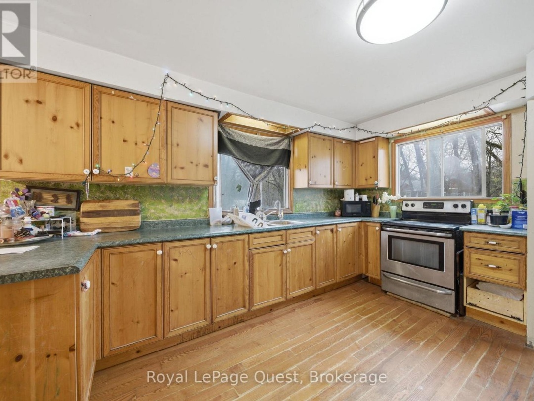 7476 ASH CRESCENT, Black River