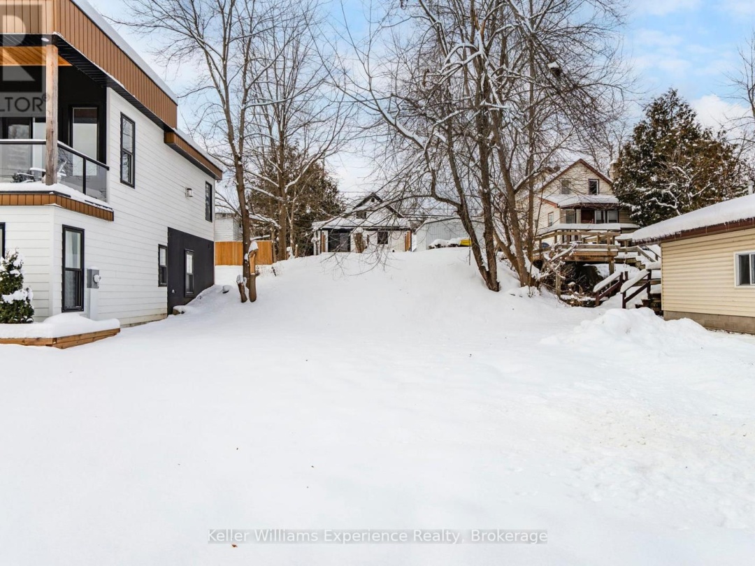 3355 MUSKOKA STREET, Severn (Washago)