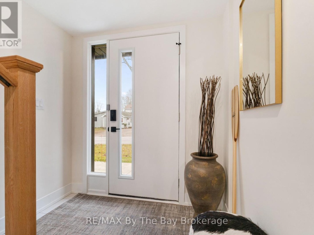 8 BRU LOR LANE, Lake Simcoe