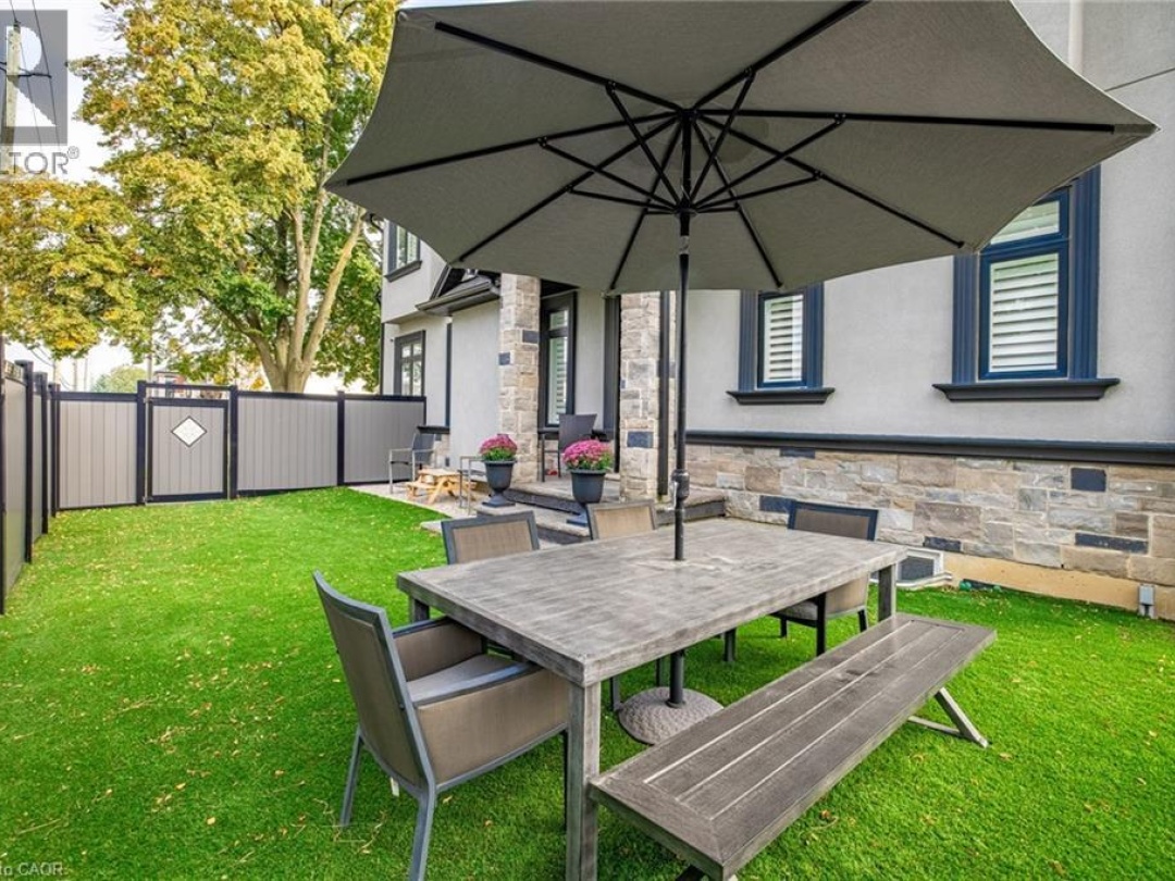 4 LOCKMAN Drive, Ancaster