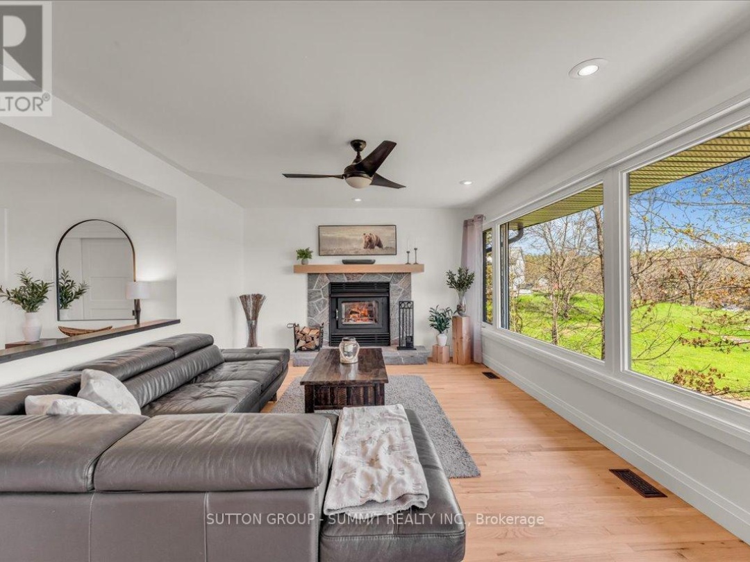 1 WINDY LANE, Portage Lake