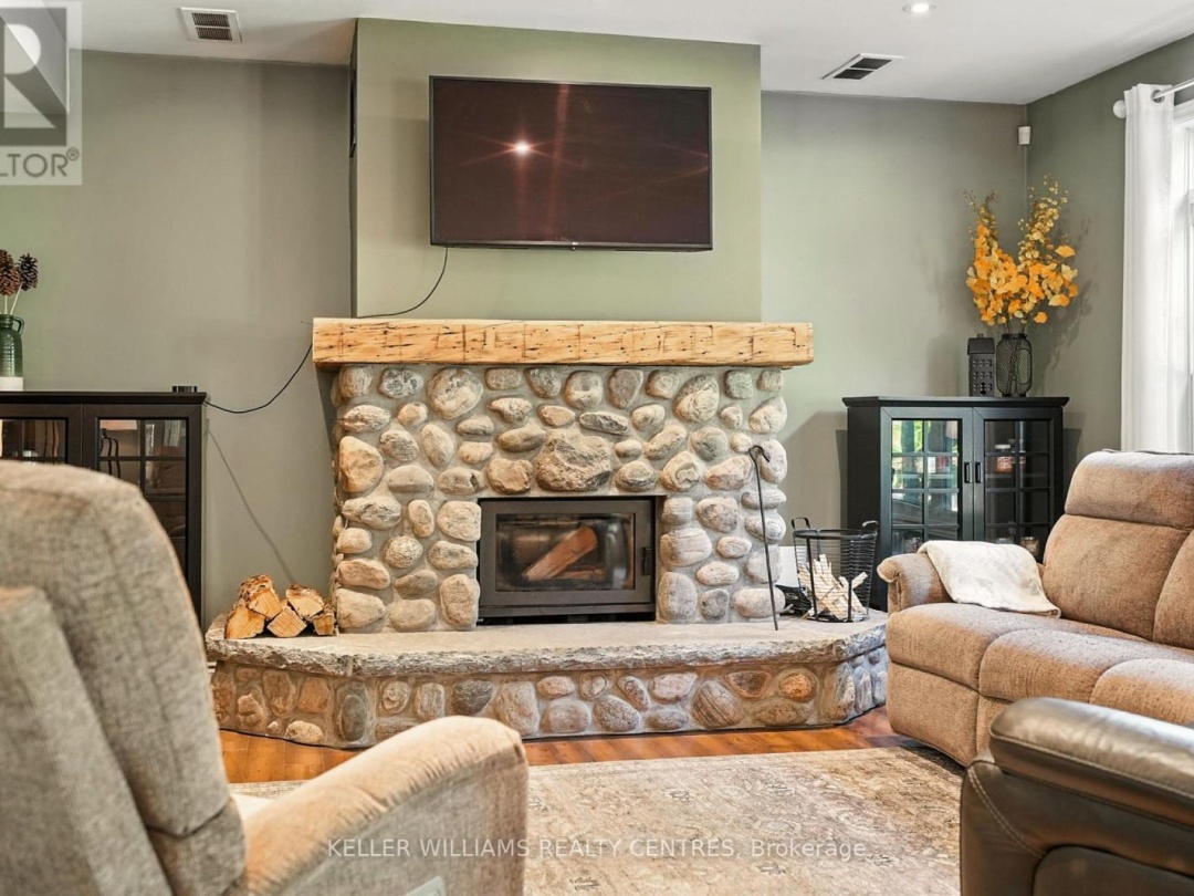 96 LINDGREN ROAD E, 