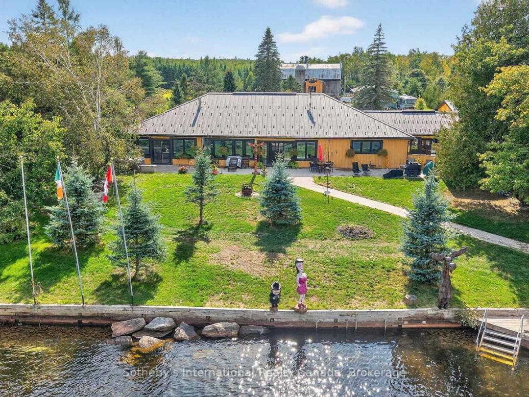 1082 BEAUMONT FARM ROAD, Muskoka River