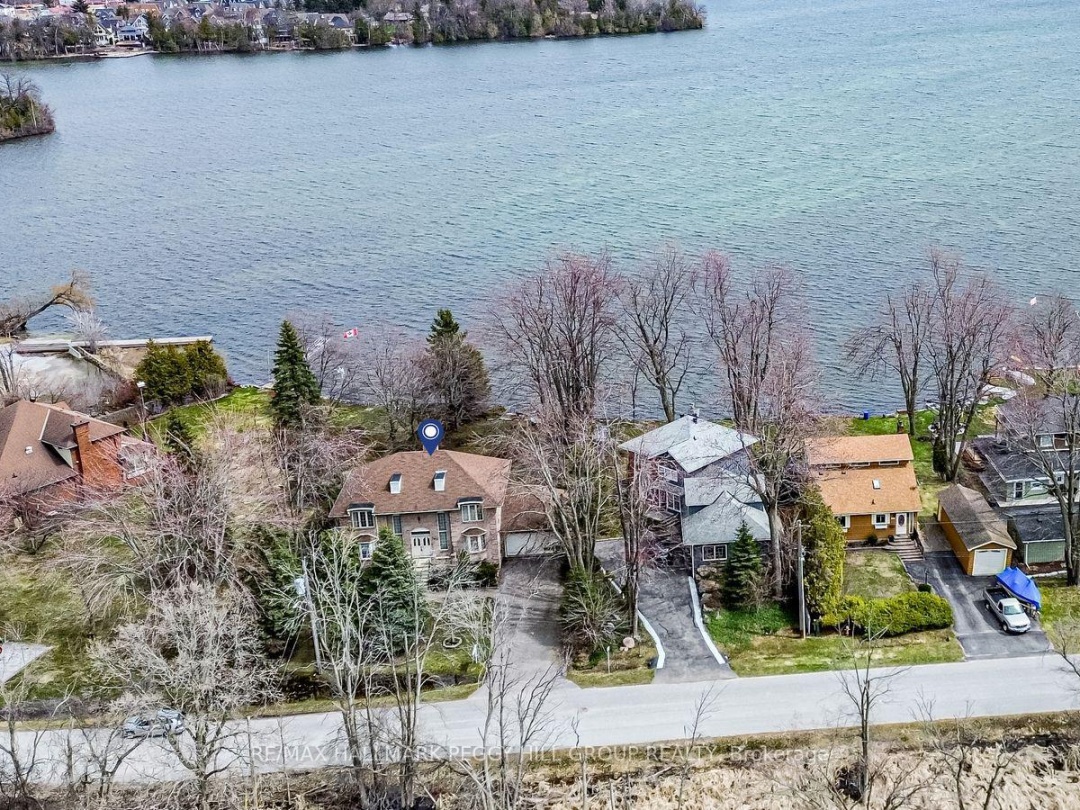 395 COLLINS DRIVE, Lake Simcoe