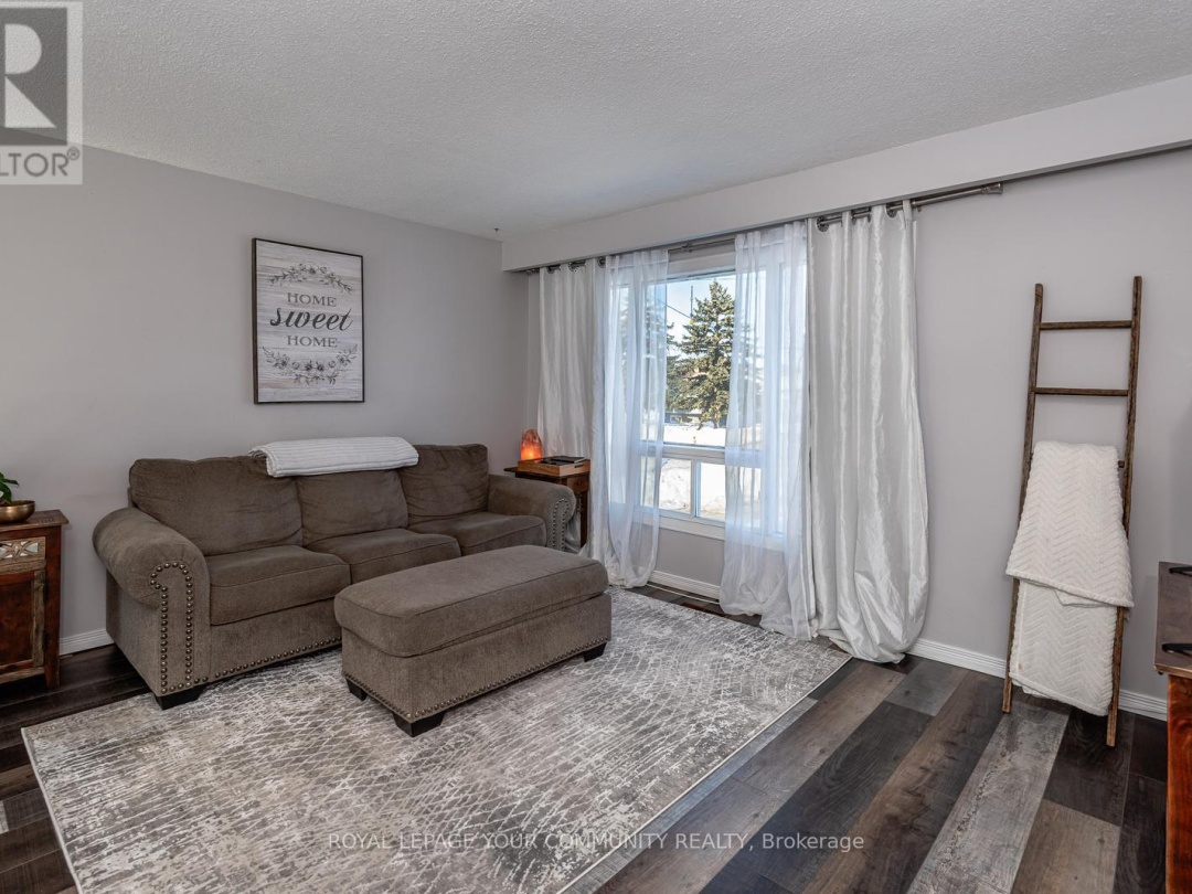 347 LAKELAND CRESCENT, 