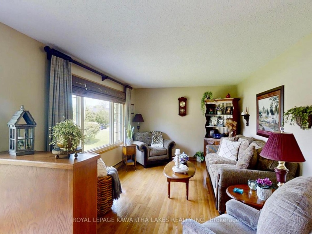 30 Grant Drive, Kawartha Lakes (Oakwood)