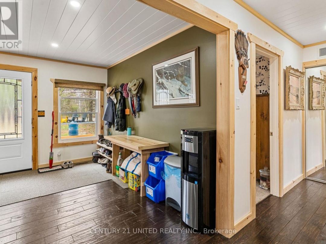 1001 ENGLISH CIRCLE, Tamarack Lake