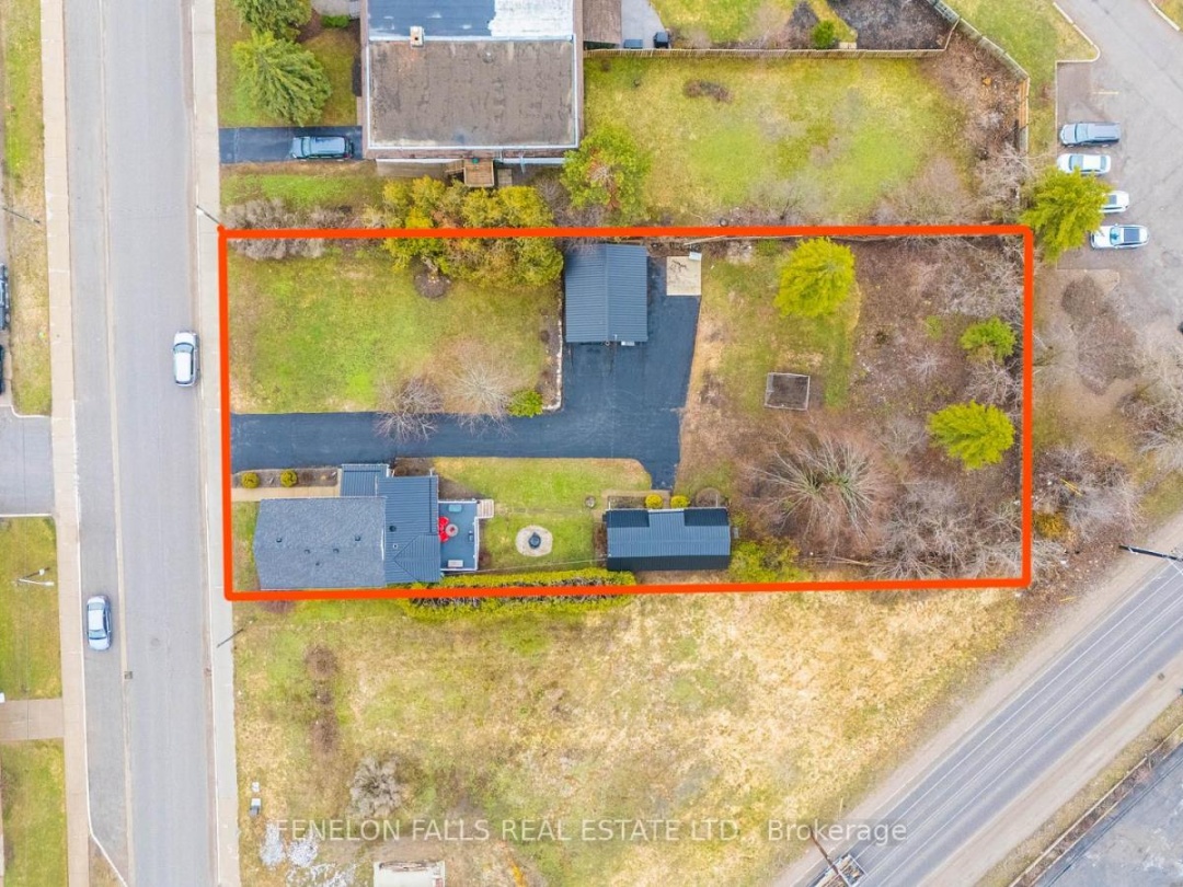 12 NORTH STREET, Kawartha Lakes (Fenelon Falls)