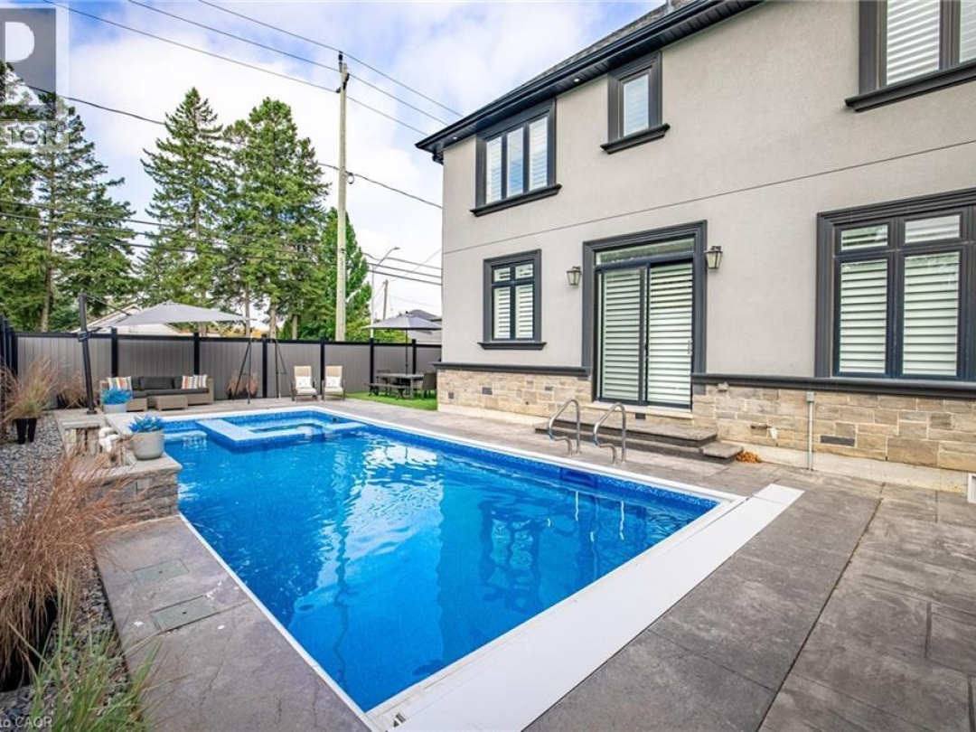 4 LOCKMAN Drive, Ancaster