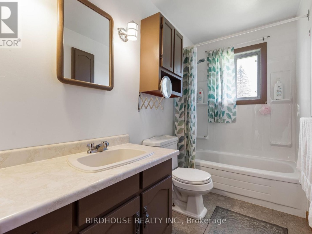 24 GILLIS STREET, Sturgeon Lake