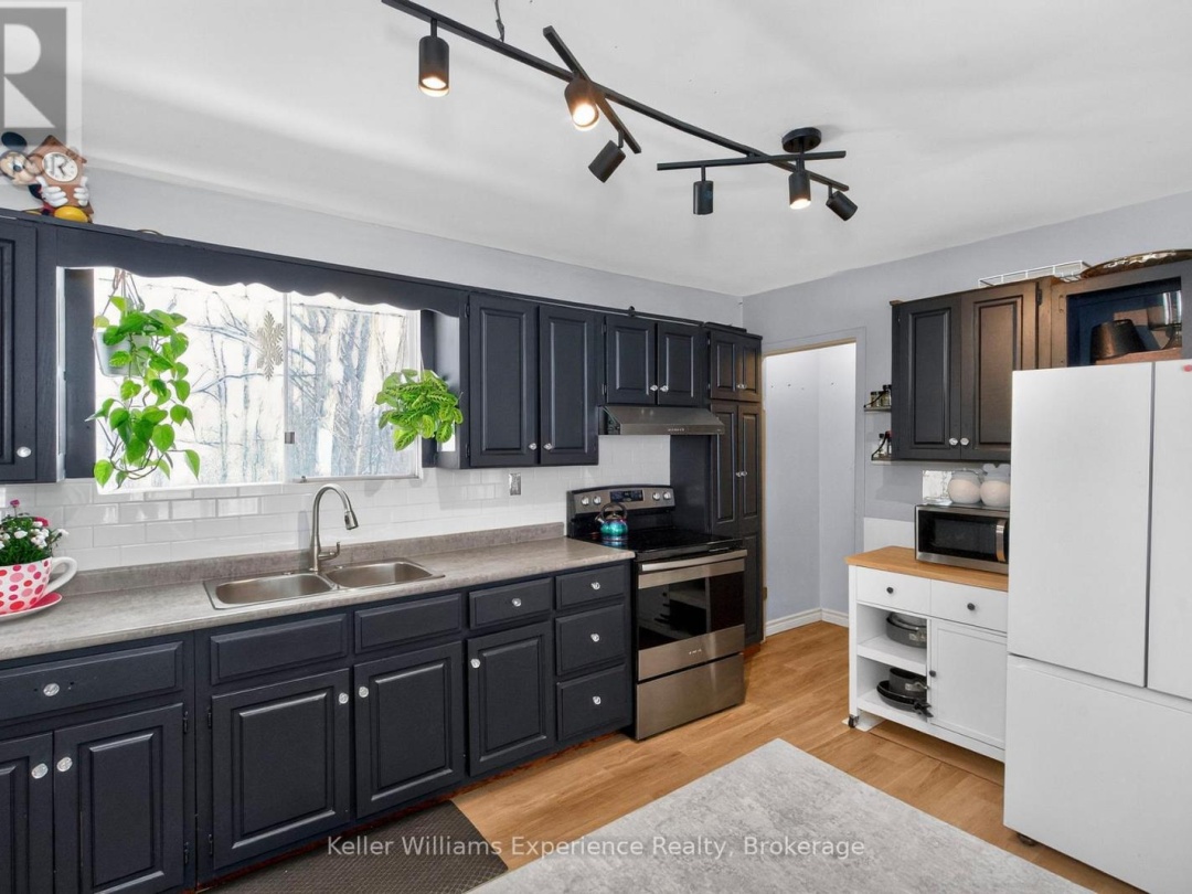 229 MOUNTAIN AVENUE, Tay (Waubaushene)