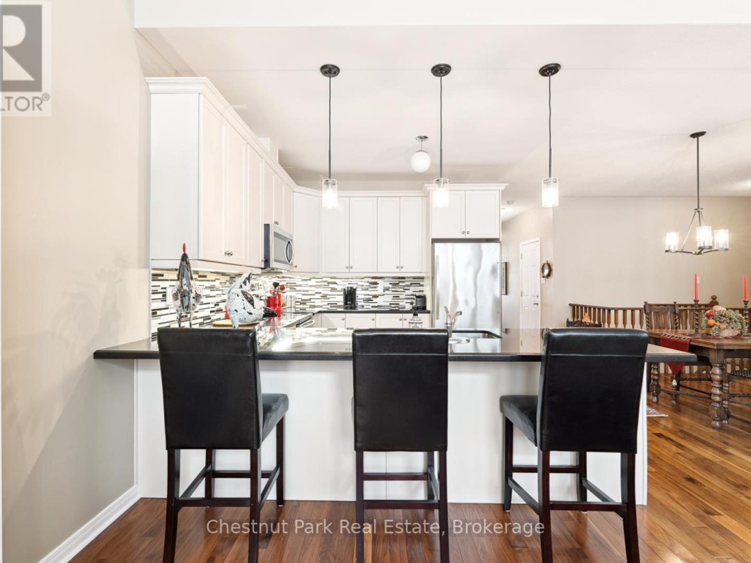 9 STORMONT COURT, Muskoka River