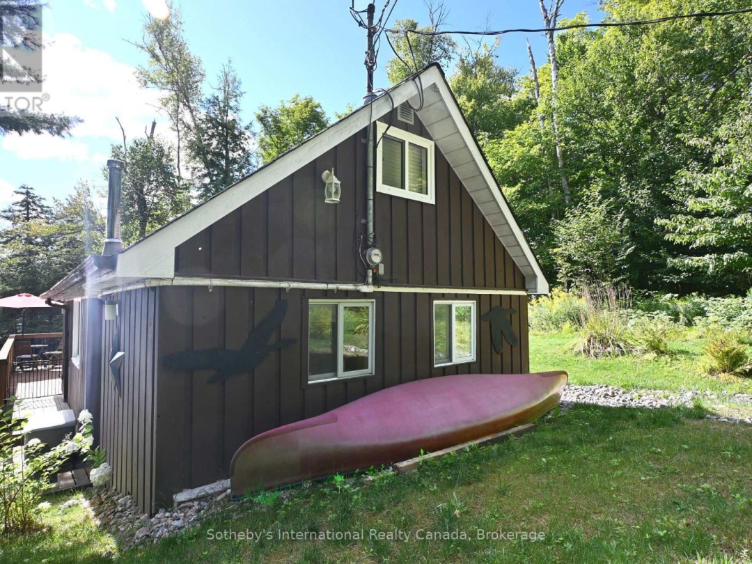 28 PINEWOOD ROAD, Long Lake