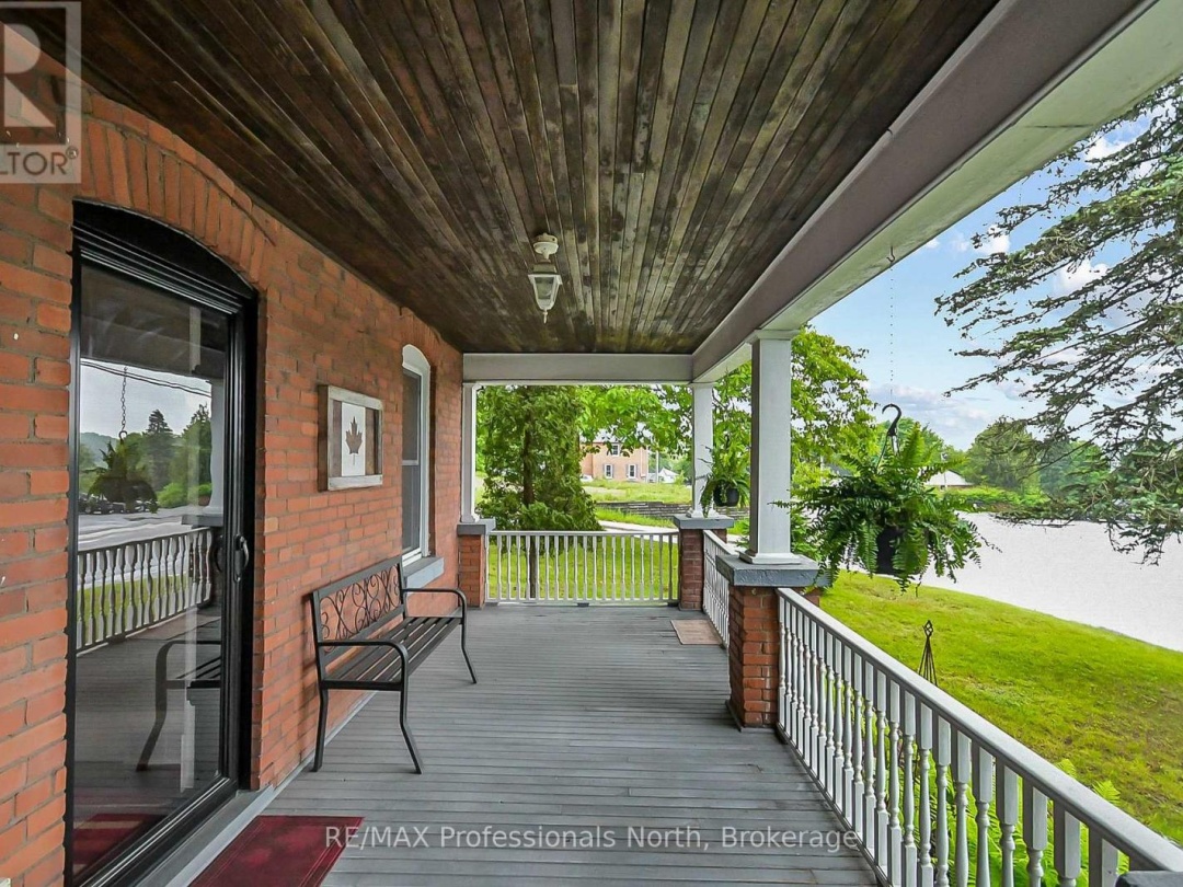 133 MAIN STREET W, 