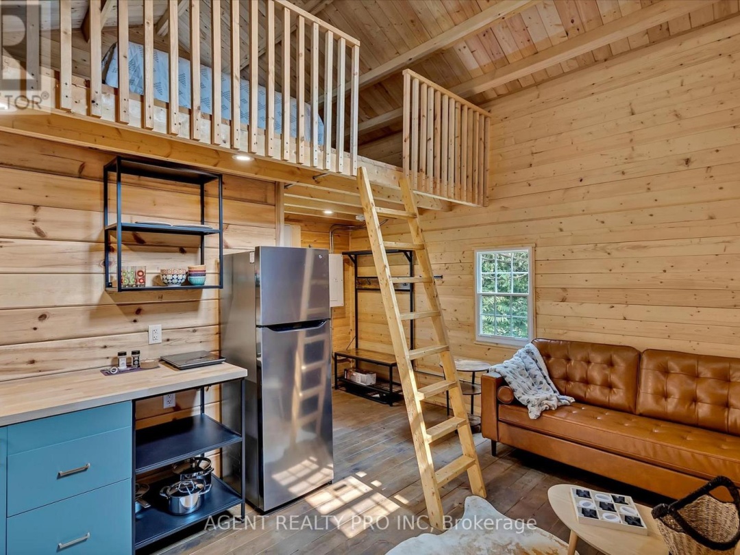 21 ORIOLE ROAD, Cameron Lake