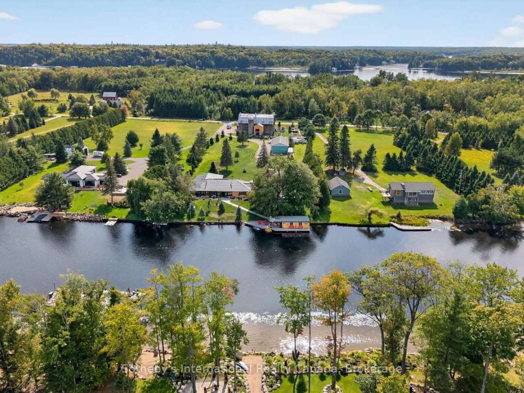 1082 BEAUMONT FARM ROAD, Muskoka River