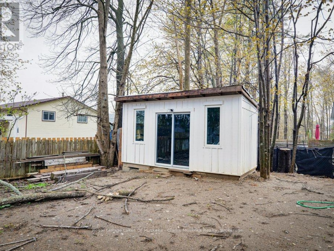 8 EDNA STREET, Orillia