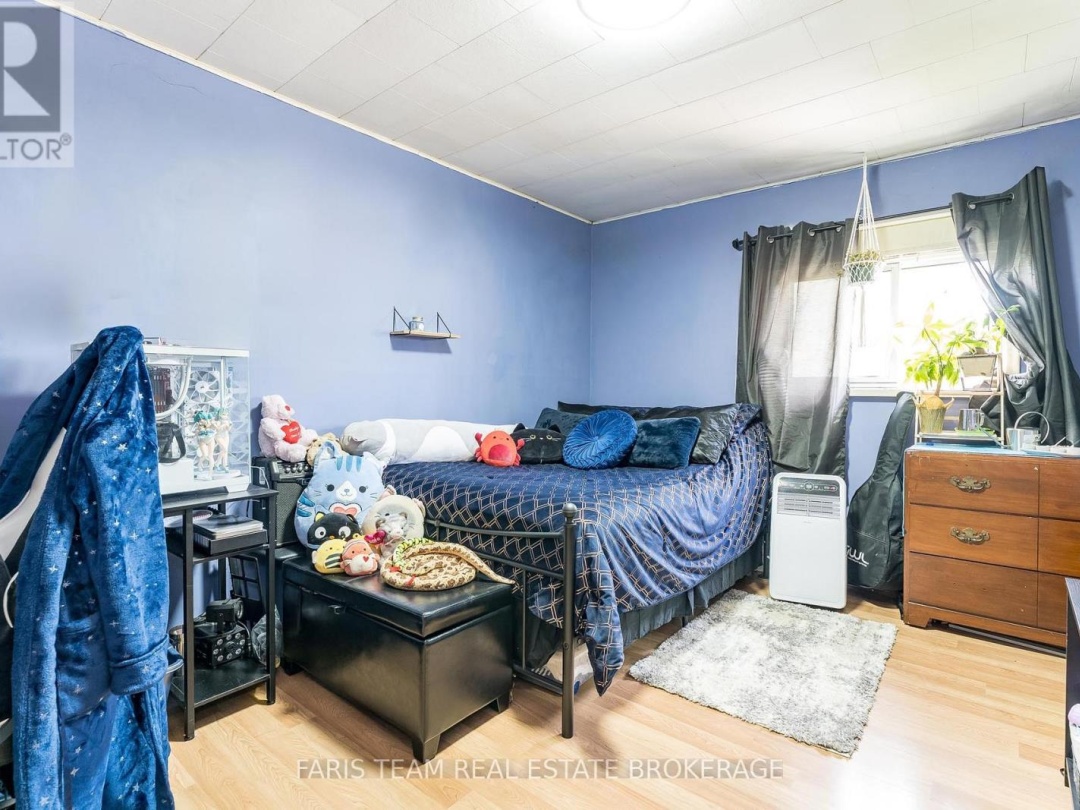 3425 CORONATION AVENUE, Severn (West Shore)