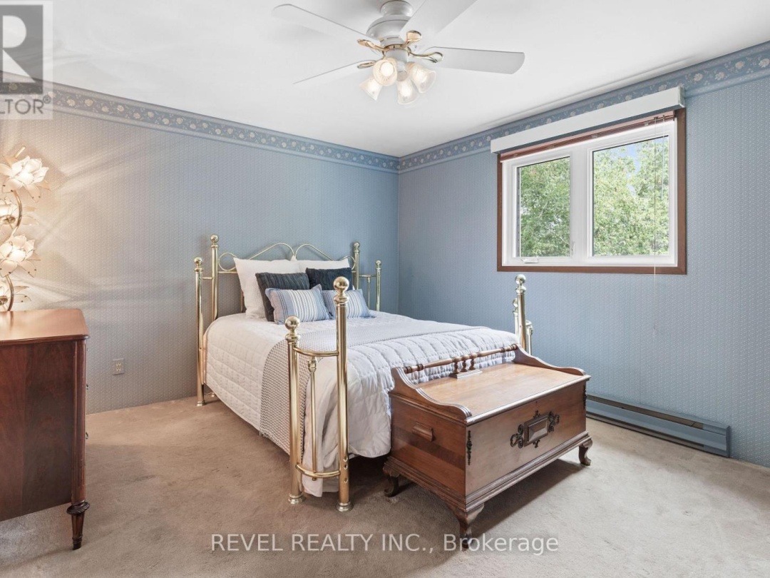 126 PINEWOOD BOULEVARD, Canal Lake