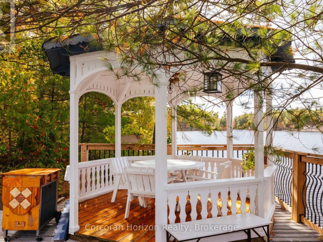 566 HUNGRY BAY ROAD W, Six Mile Lake