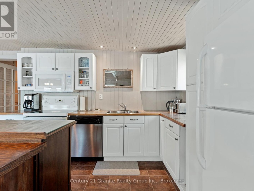 359 AVERY POINT ROAD, Dalrymple Lake