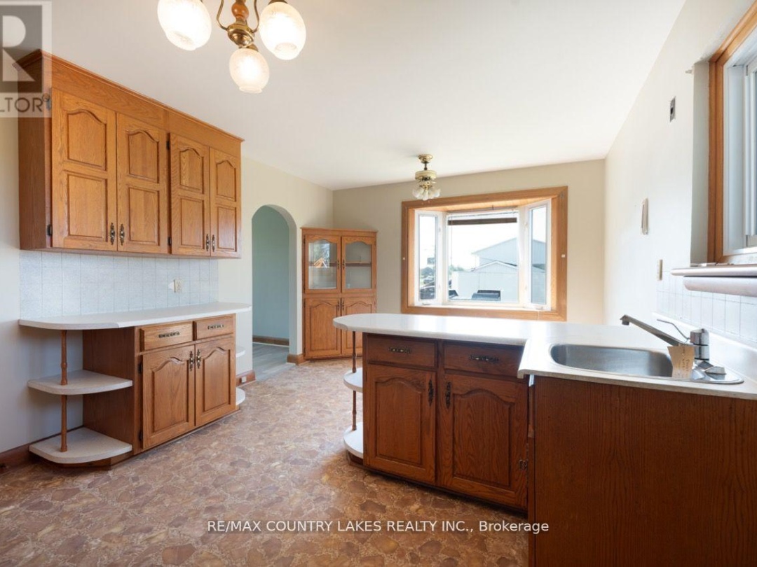 895 HIGHWAY 7 ROAD, Kawartha Lakes (Oakwood)