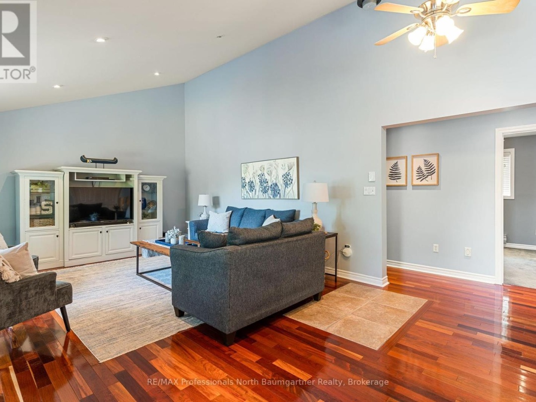 1086 CAMERON LANE, 