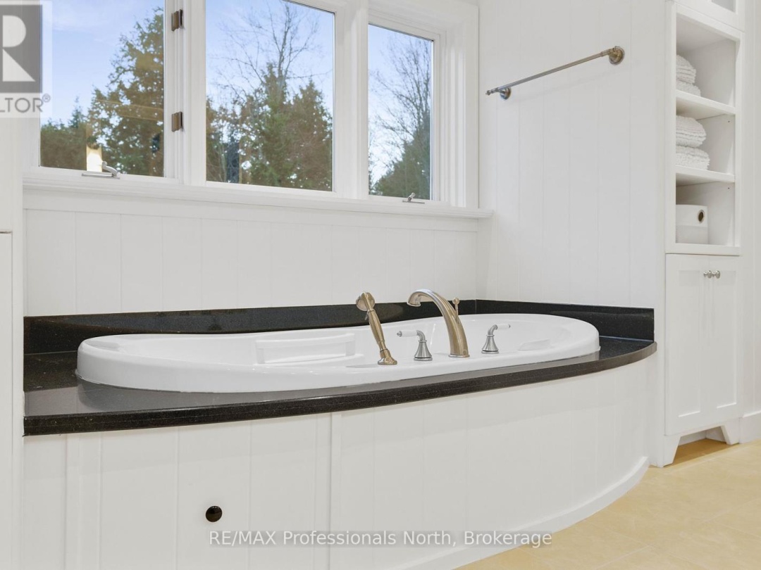 1656 MUSKOKA BEACH ROAD, Bracebridge (Muskoka (N))