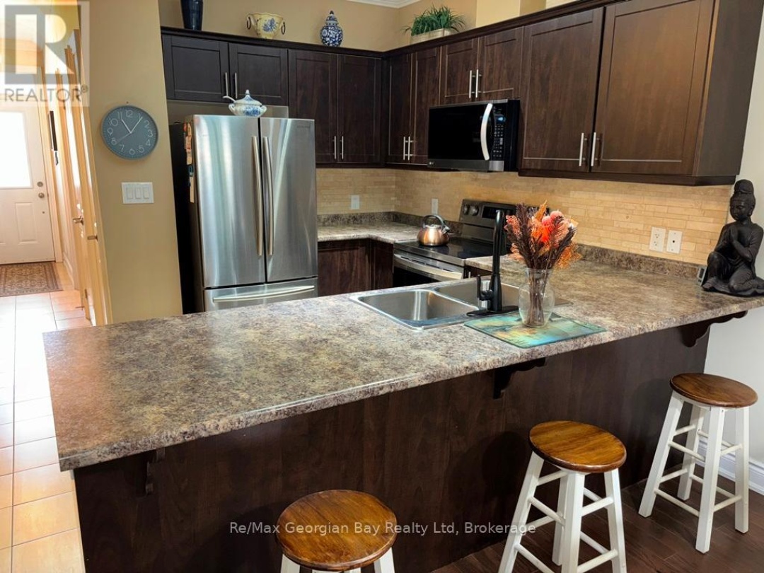 10 MAPLE COURT, 