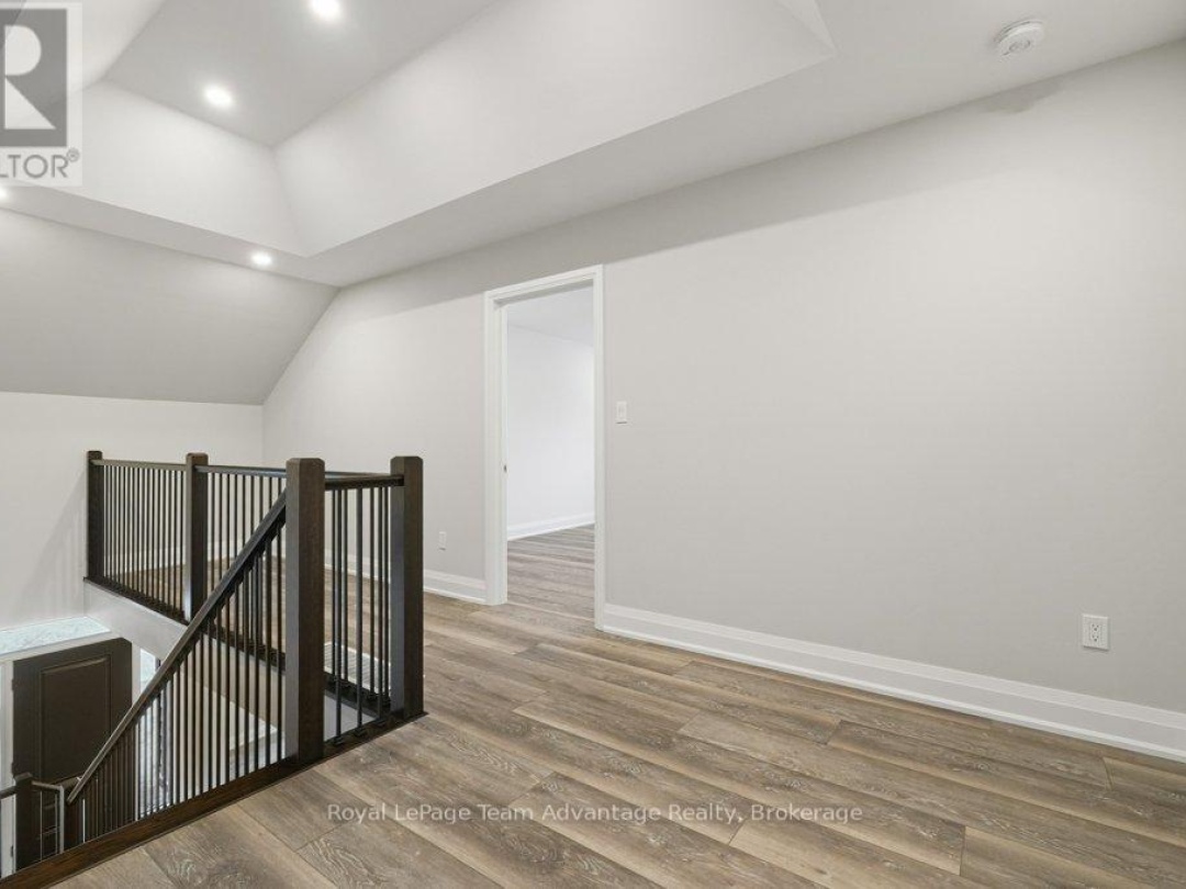 18 AVERY COURT, Parry Sound