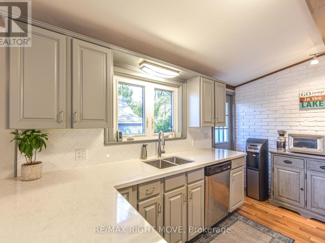 4350 PLUM POINT ROAD, Lake Simcoe