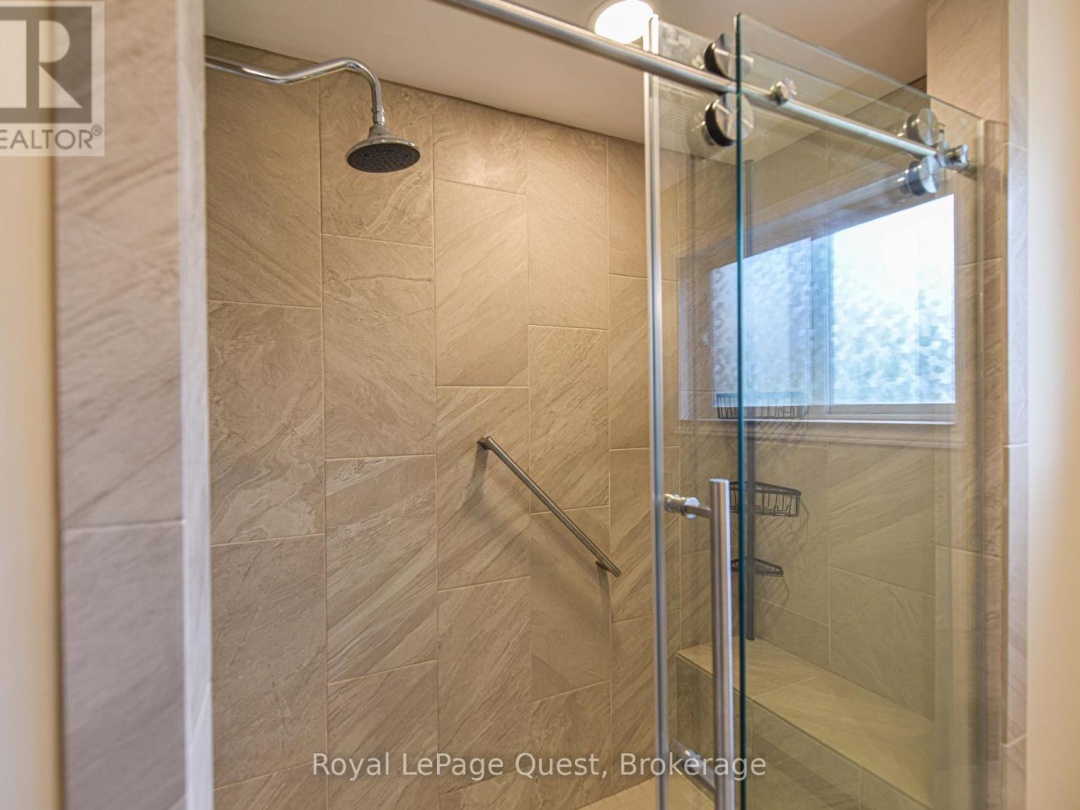 27 HEYDEN AVENUE, Lake Simcoe
