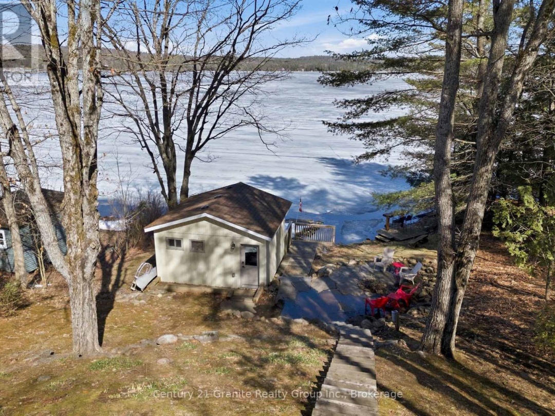 1035 HARVEST MOON LANE, Halls Lake