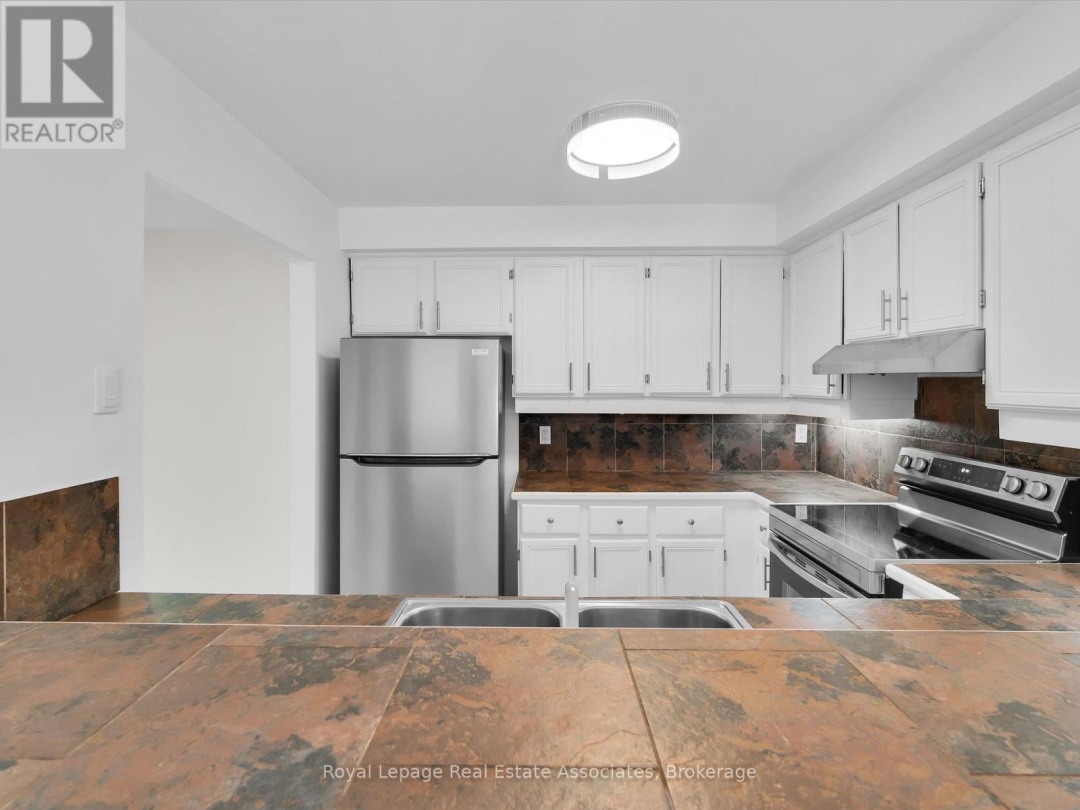 16 - 1581 HIDDEN VALLEY ROAD, 