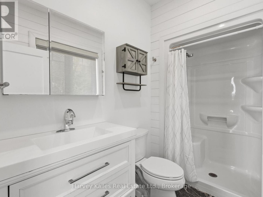 41 SUNSET COVE ROAD, Blackwater Lake