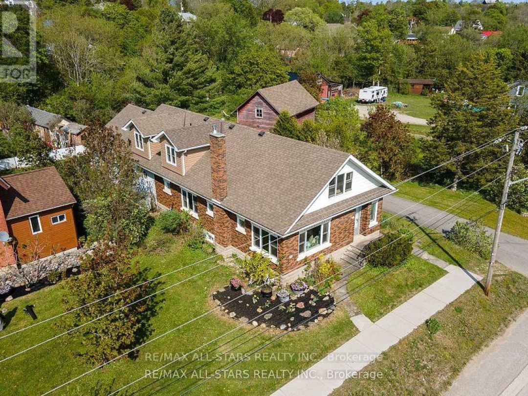 61 FRANCIS STREET E, Kawartha Lakes (Fenelon Falls)