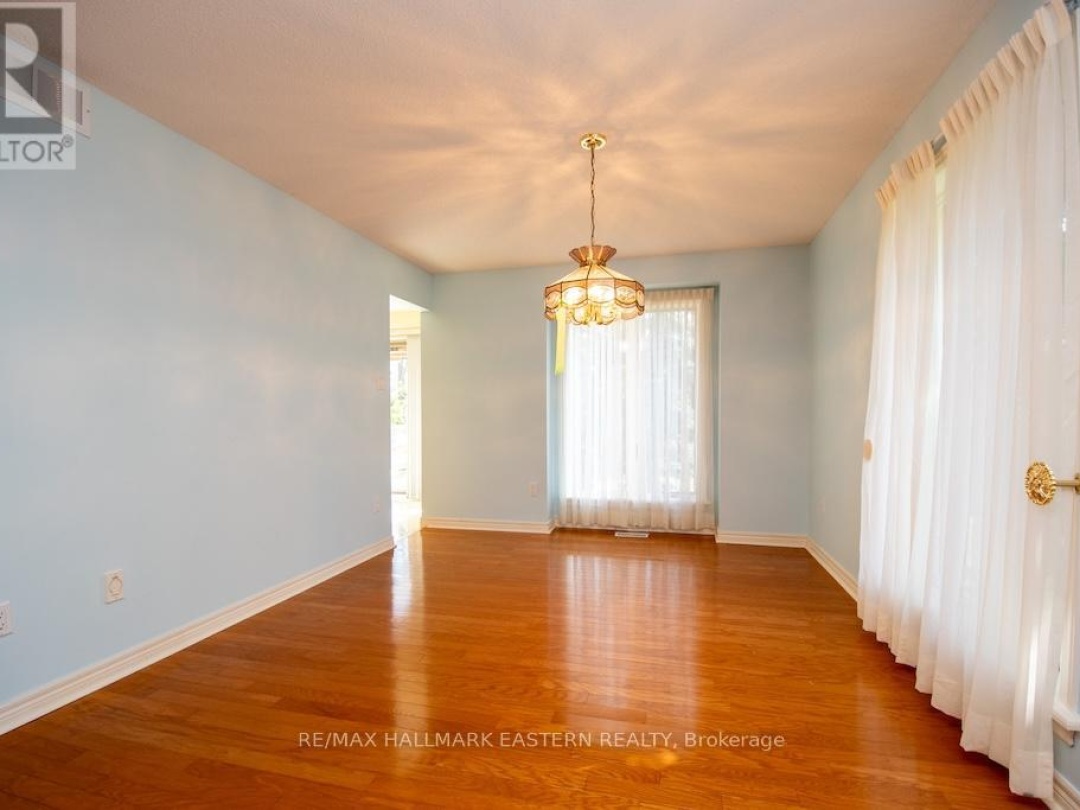 2 HUNTINGWOOD CRESCENT, 