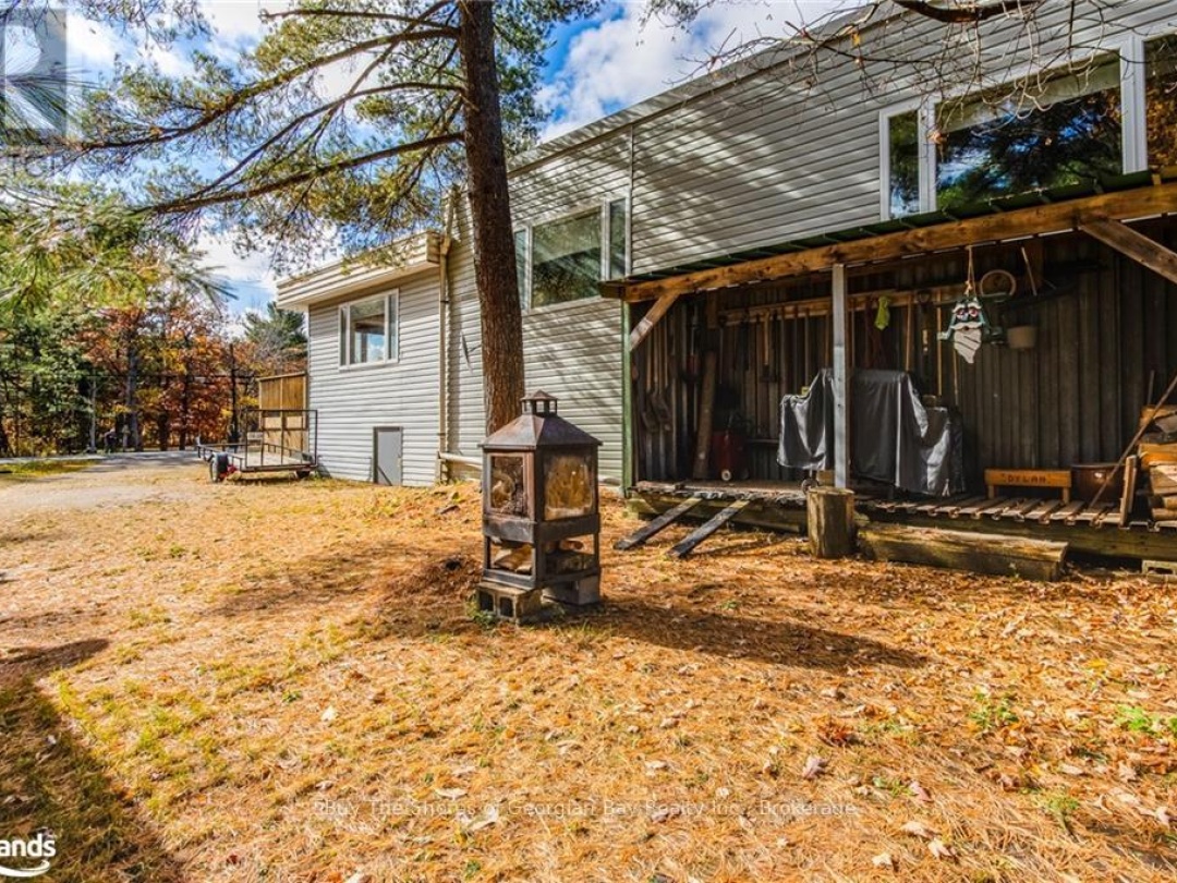 2512 HONEY HARBOUR ROAD, 