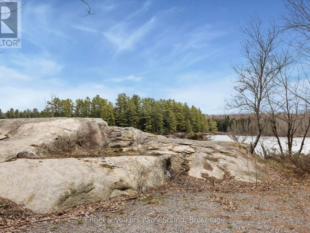 185 LOCH ERNE ROAD, Vowel Lake