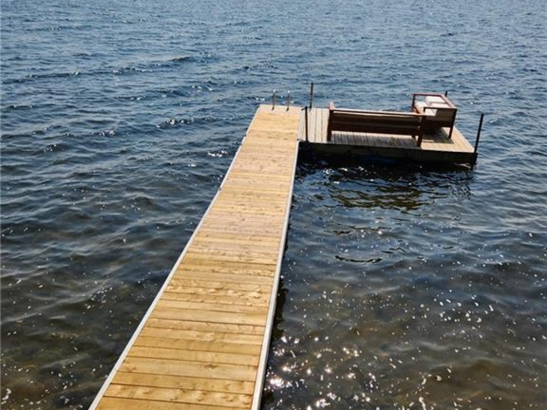 185 AVERY POINT Road, Dalrymple Lake